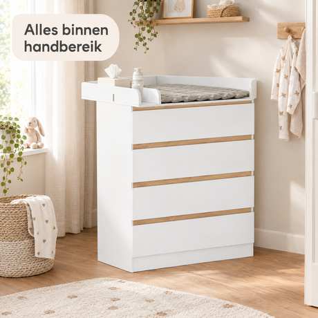 Witte commode van BukkitBow met vier laden en afneembaar verschoonopzetstuk, geschikt voor slaapkamer of kinderkamer.